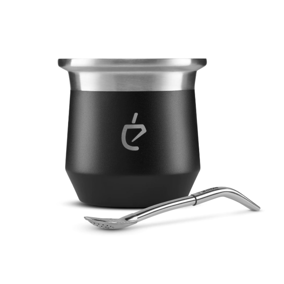 Mate negro con bombilla plana.