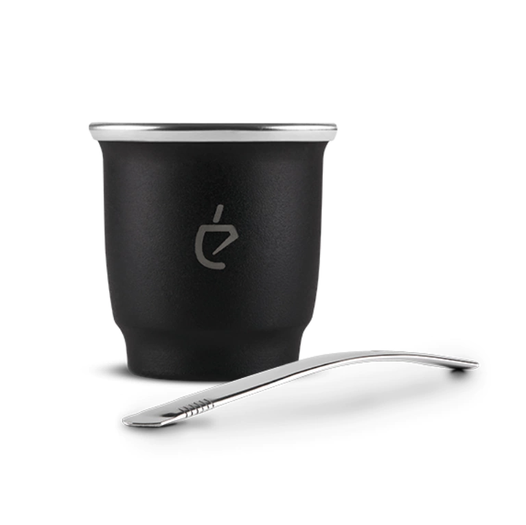 Mate negro más pequeño con bombilla plana.